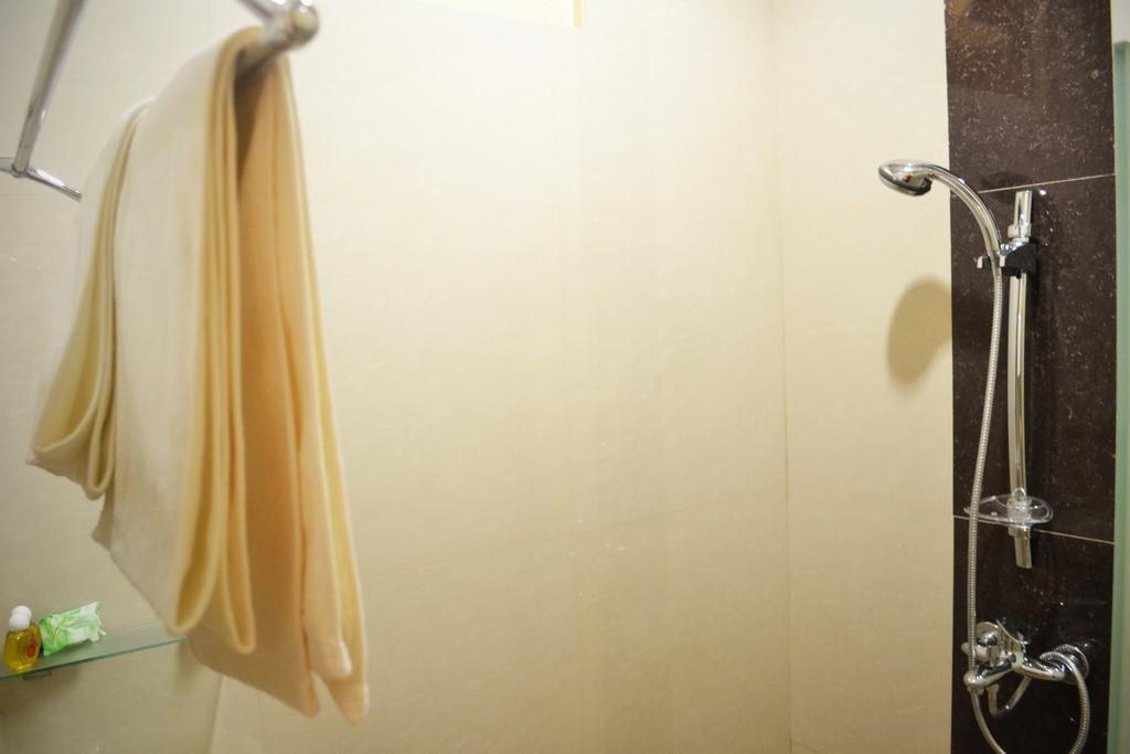 Srikandi Guesthouse Malang Habitación foto