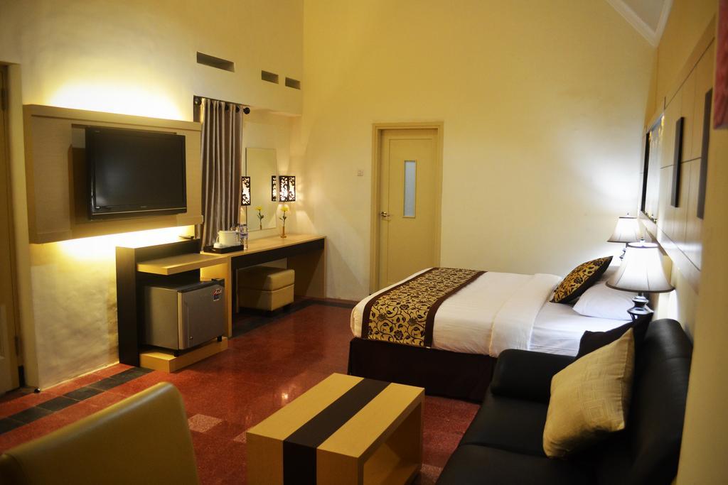 Srikandi Guesthouse Malang Habitación foto